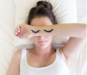 Come riposare gli occhi mentre dormi